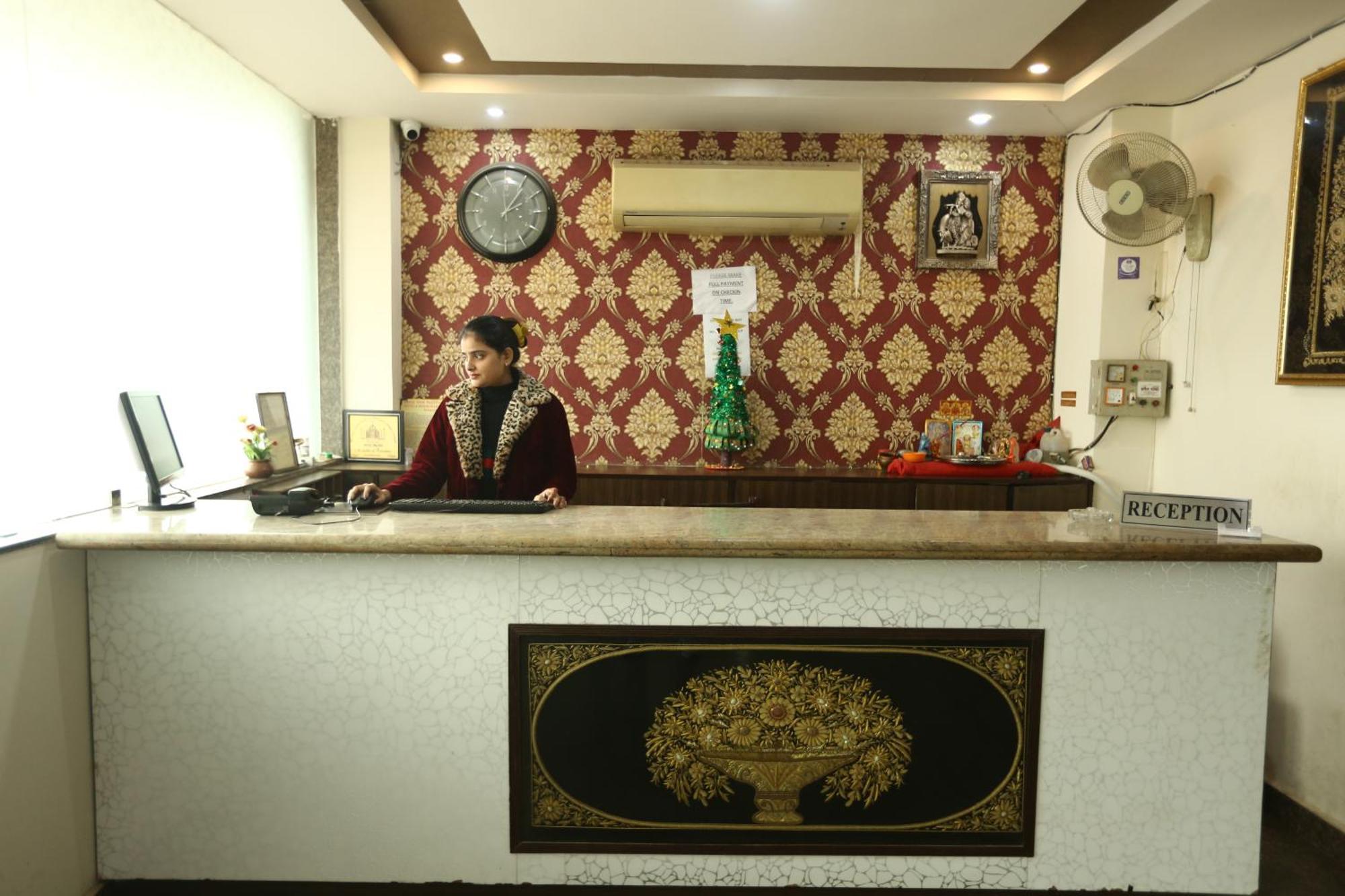 24 Hotel & Resort Agra  Bagian luar foto