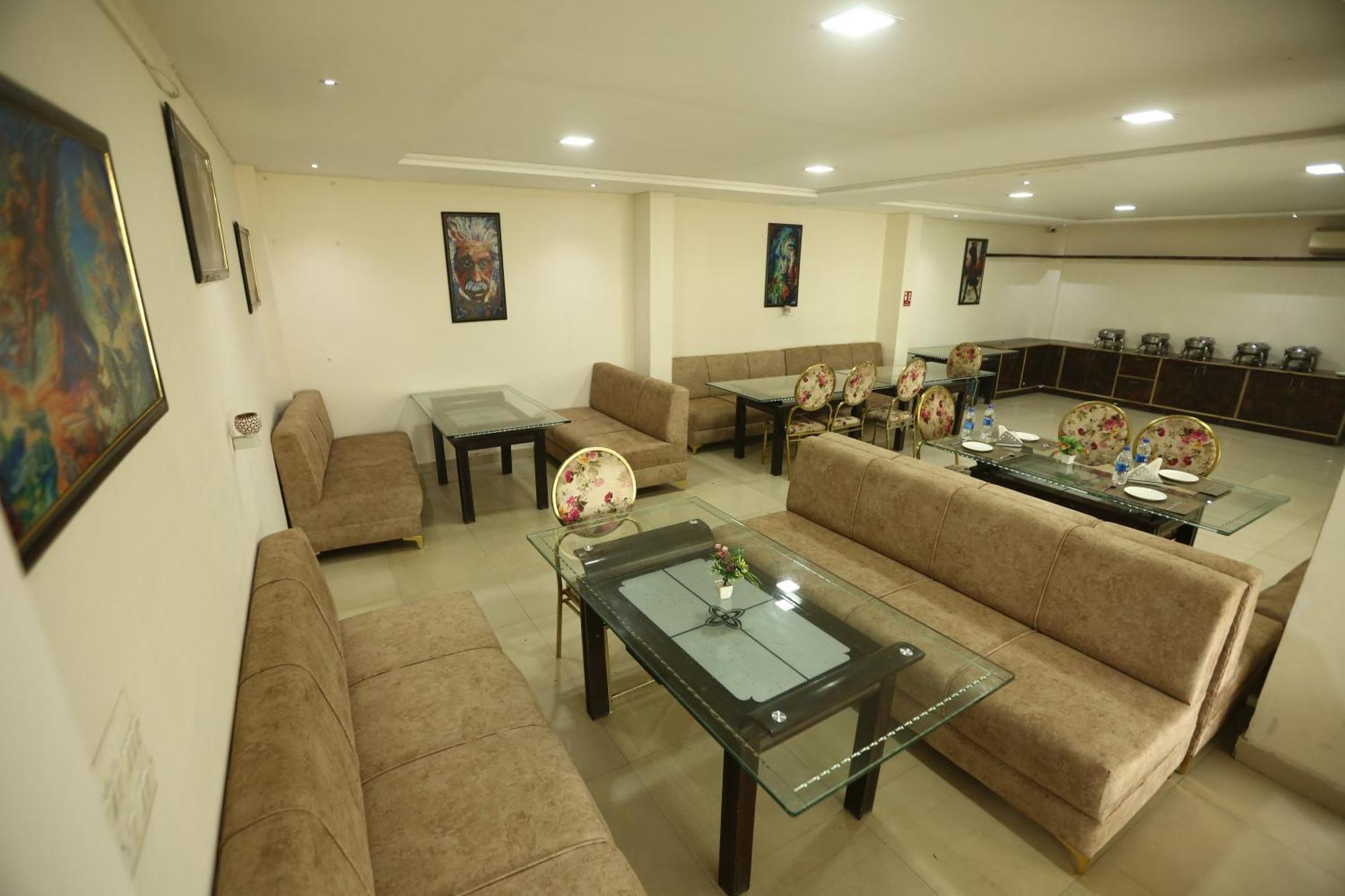 24 Hotel & Resort Agra  Bagian luar foto