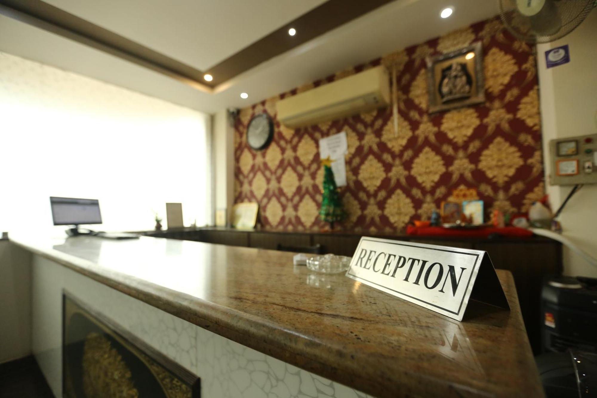 24 Hotel & Resort Agra  Bagian luar foto