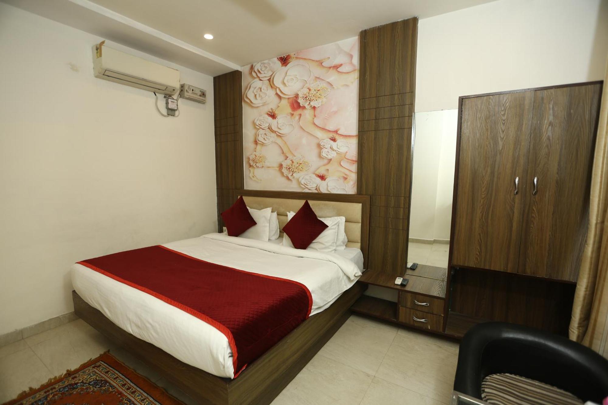 24 Hotel & Resort Agra  Bagian luar foto