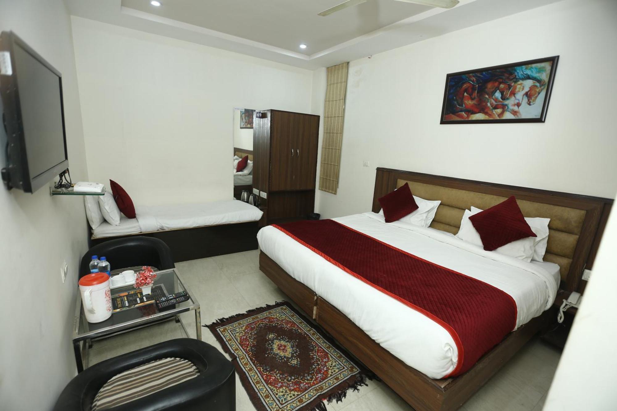 24 Hotel & Resort Agra  Bagian luar foto