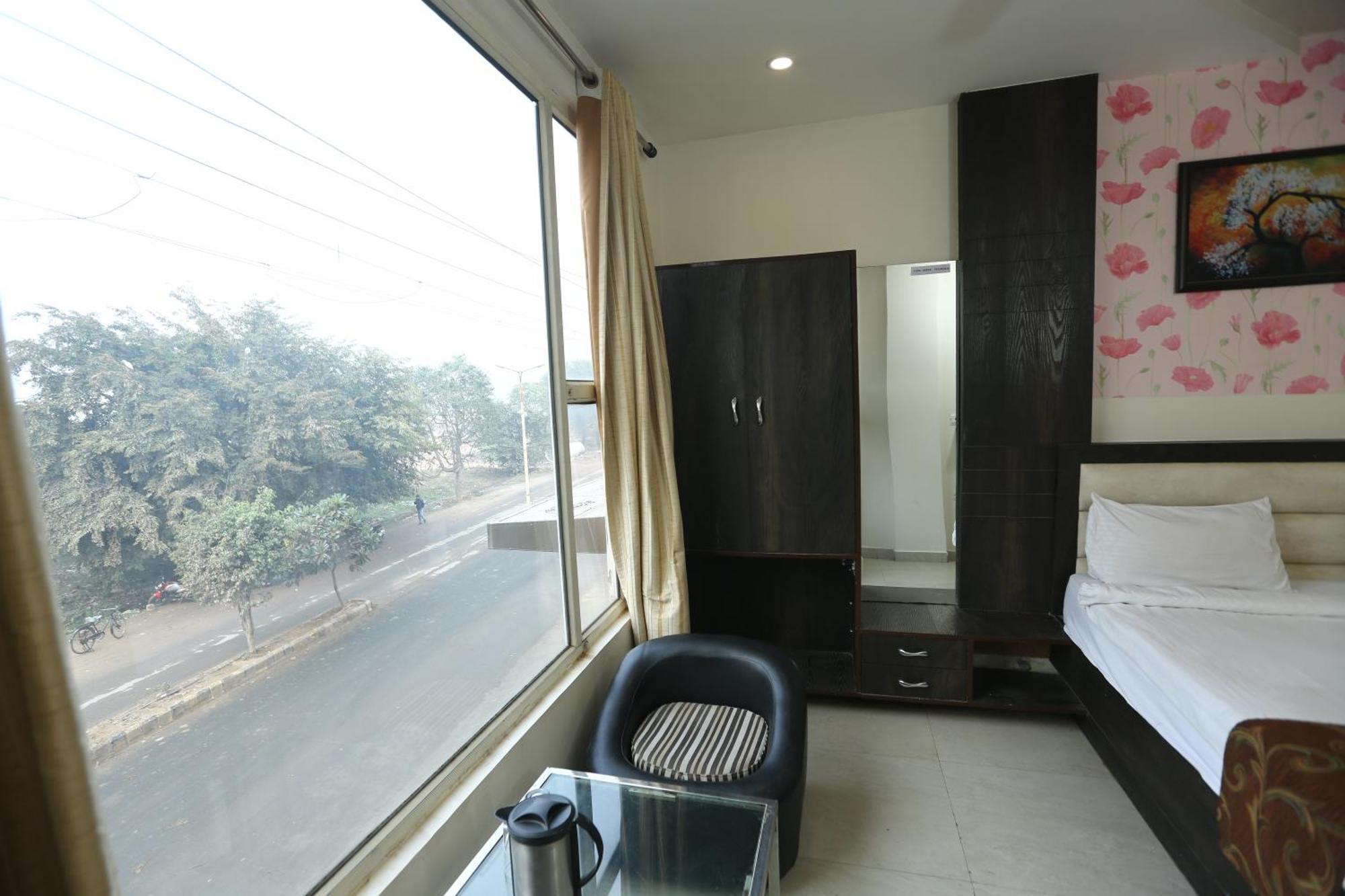 24 Hotel & Resort Agra  Bagian luar foto