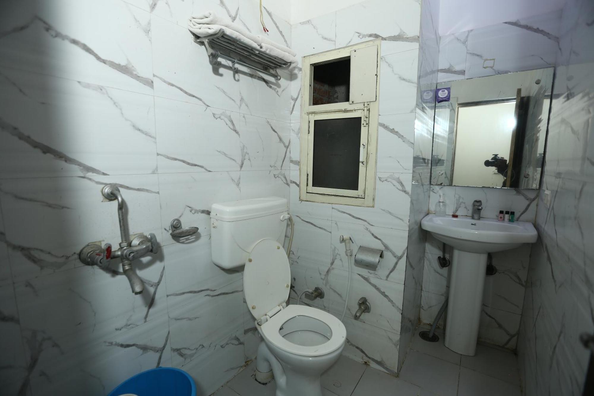 24 Hotel & Resort Agra  Bagian luar foto