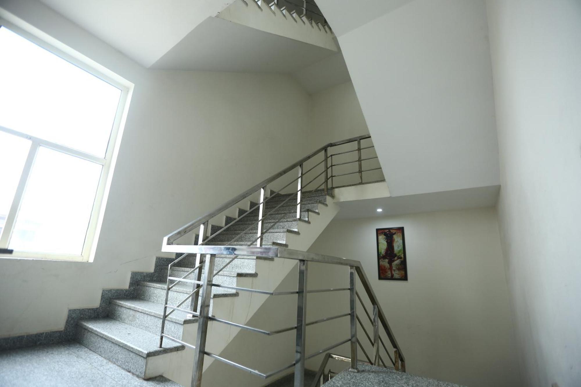 24 Hotel & Resort Agra  Bagian luar foto
